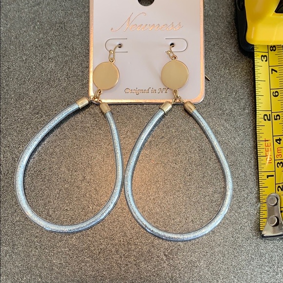 Jewelry - Silver Tone Pierced Earrings light weight